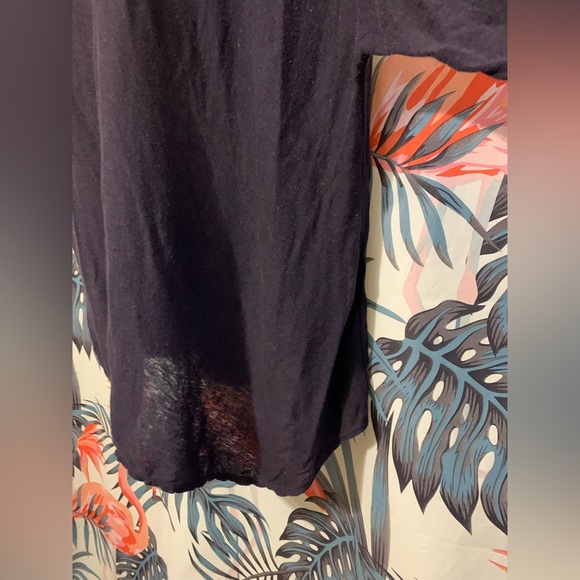 🔥5/$25 V Room Sheer Asymmetrical Top Sz L - Picture 7 of 10